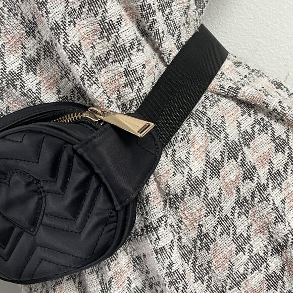 Black belt bag Nylon belt bag Women's belt bag size ML Travel black bag - Picture 5 of 9